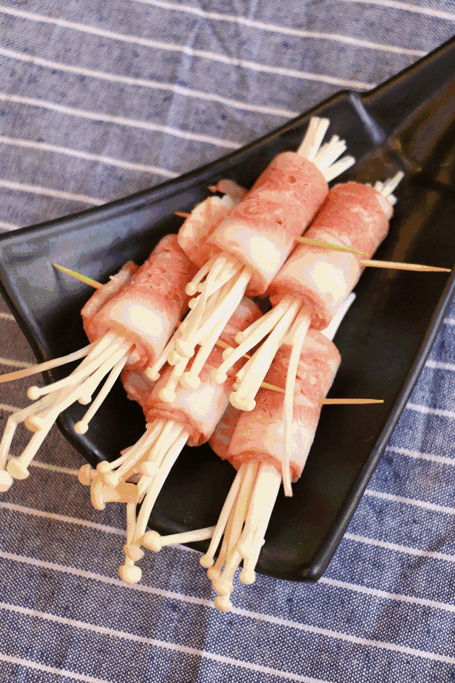 价格:18元一份 培根韭菜,培根金针菇