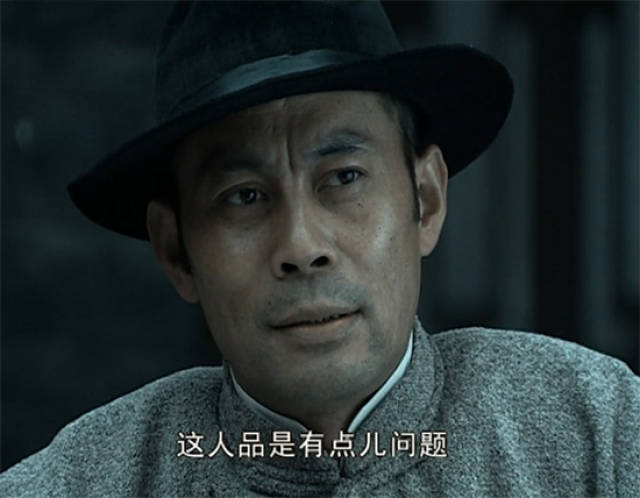亮剑李云龙和楚云飞化妆进城为何要戴帽子此举大有深意
