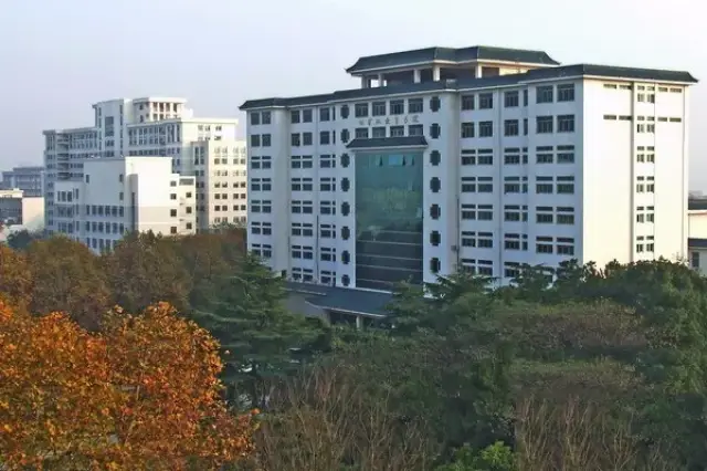 田家炳演讲我为什么把基金都用在了师范学校