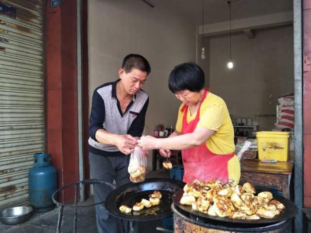 据说全东至人都去过这家包子店,约么?