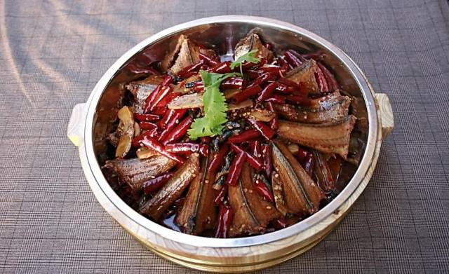 "懒得烧蛇吃"真的是贬义么?五毒之一的蛇肉味道到底是什么样子的?