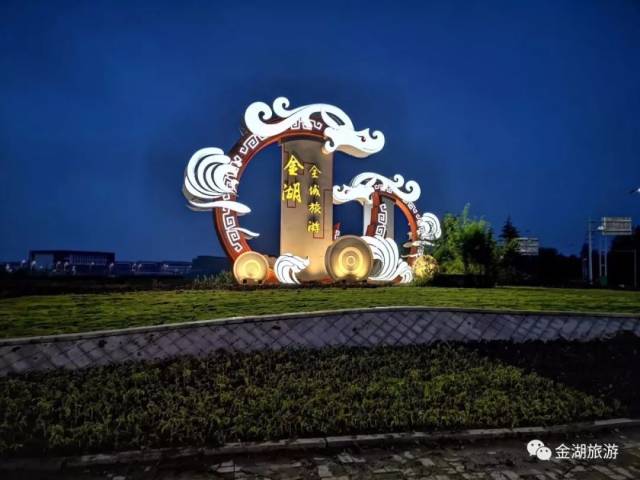 双臂太阳能路灯：引领智慧城市新风尚
