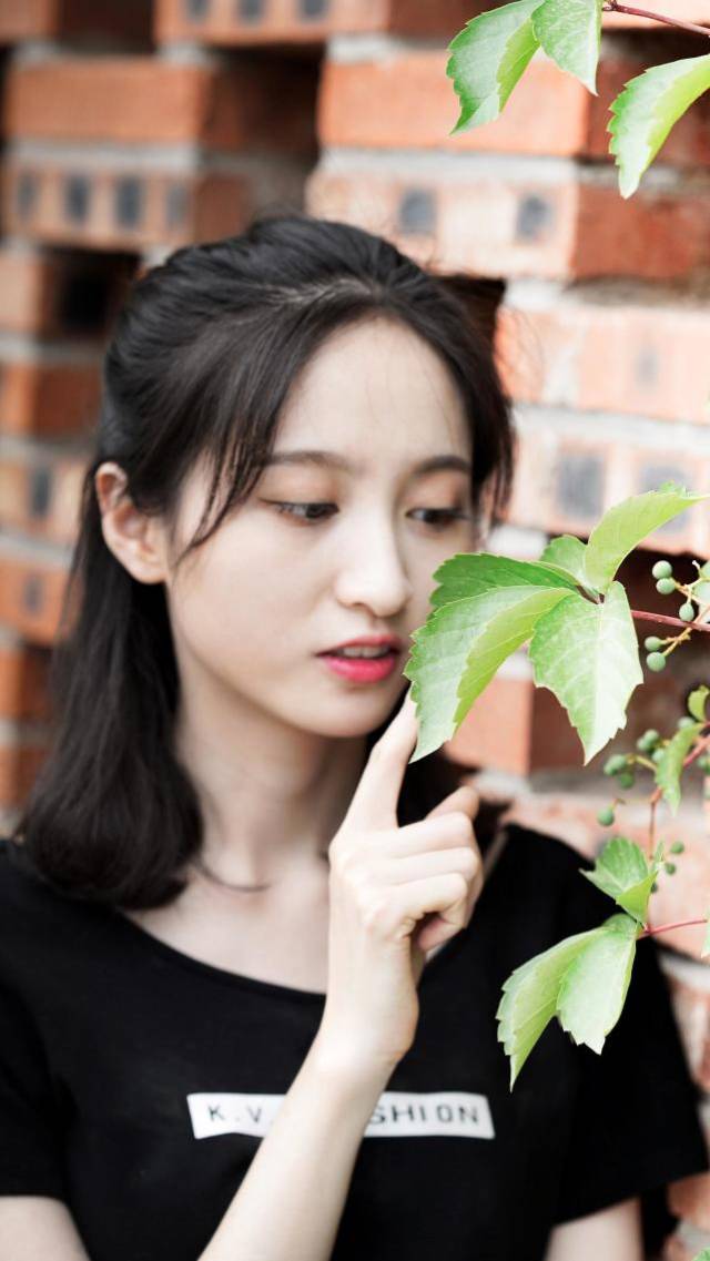 谢璐瑶夏日街拍新鲜出炉! 元气满满,青春洋溢