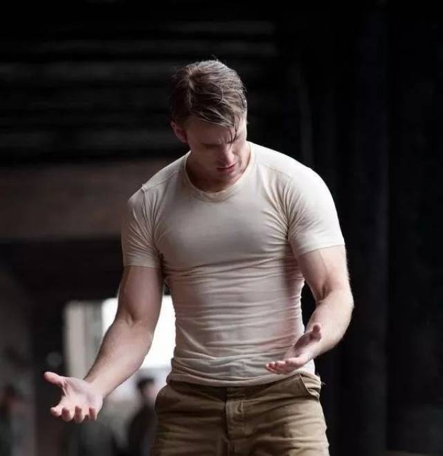 什么高端品牌不需要 贴身纯色t恤 就是最好的男人装!