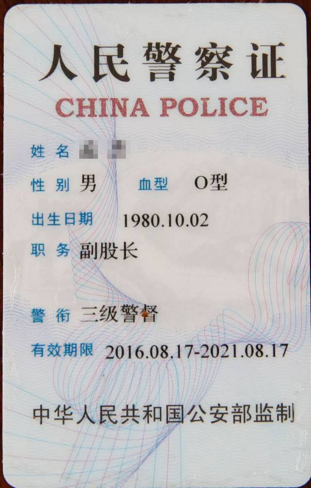 嘉兴一女子向交警索要执法证,视频在朋友圈传疯,究竟发生了什么?