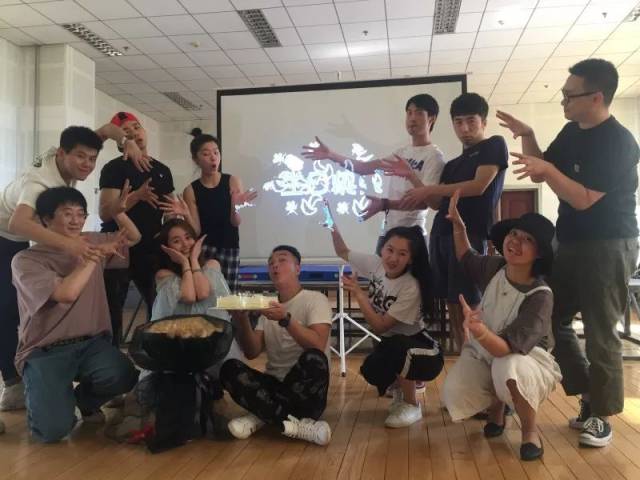 演出倒计时一周,他们居然被按着挠痒痒肉?