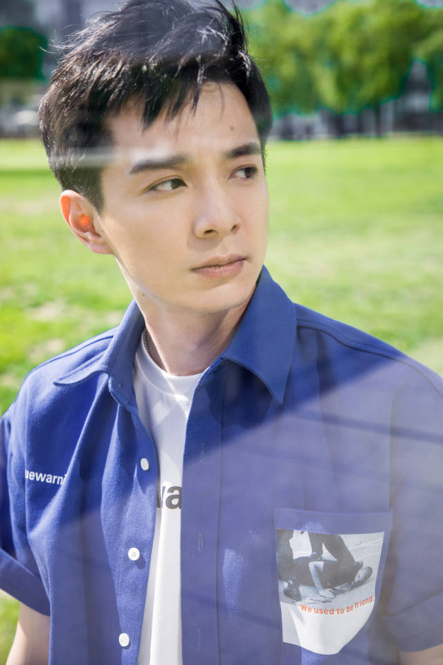 刘智扬古田军号杀青曝夏日写真显活力