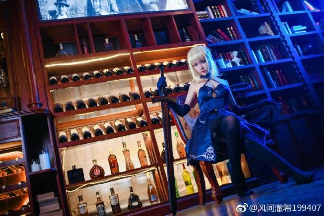 《fate/extra》夜间精灵saber礼服cosplay