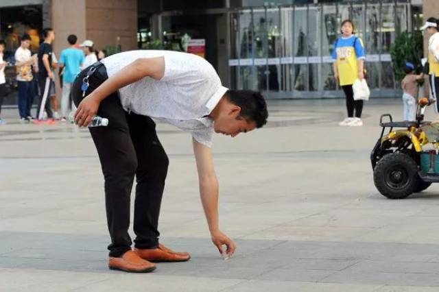 《宿迁文明20条》2.0版解读:垃圾分类不乱扔,看到垃圾"弯弯腰"