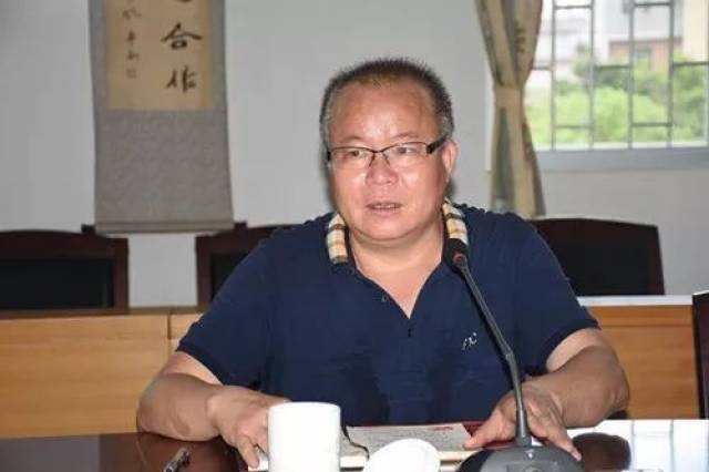 市人大常委会主任李健忠一行到恩平一中调研