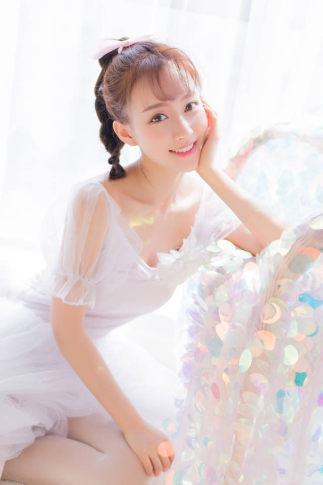 吴悦菡混搭私服写真曝光 清纯灵动格外吸睛