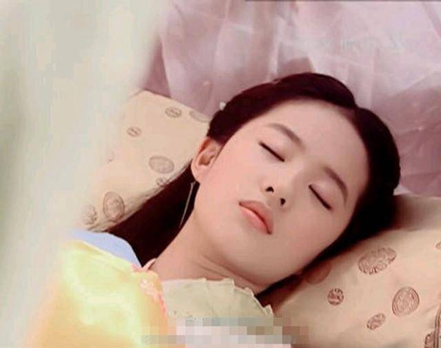 古装剧中的睡美人,若能吻醒一个,你会选谁,我会选刘亦菲