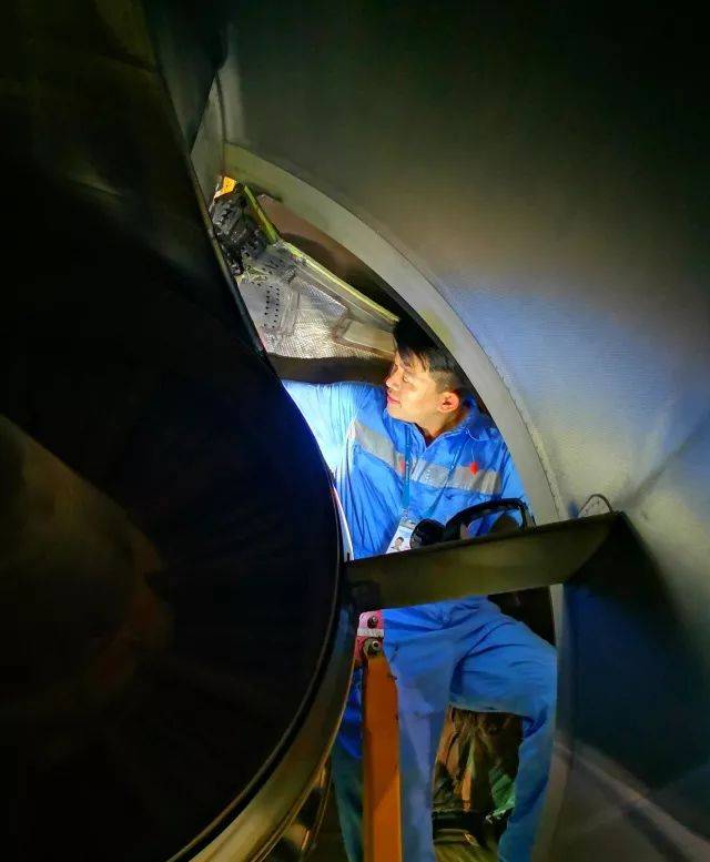 32天,空中美男子"c位"强势出道