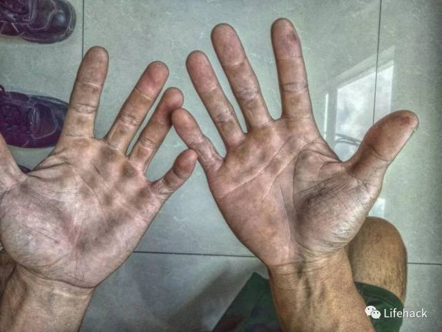肌肉男的手,原来这么"丑"