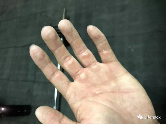 肌肉男的手,原来这么"丑"