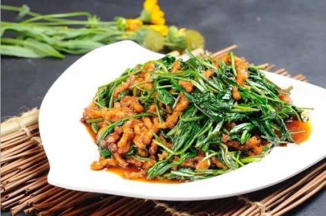 就算是"来着啦" 凉拌藿香,凉拌紫苏,秘制酥鱼,椒盐薄荷 蒲公英炒肉丝
