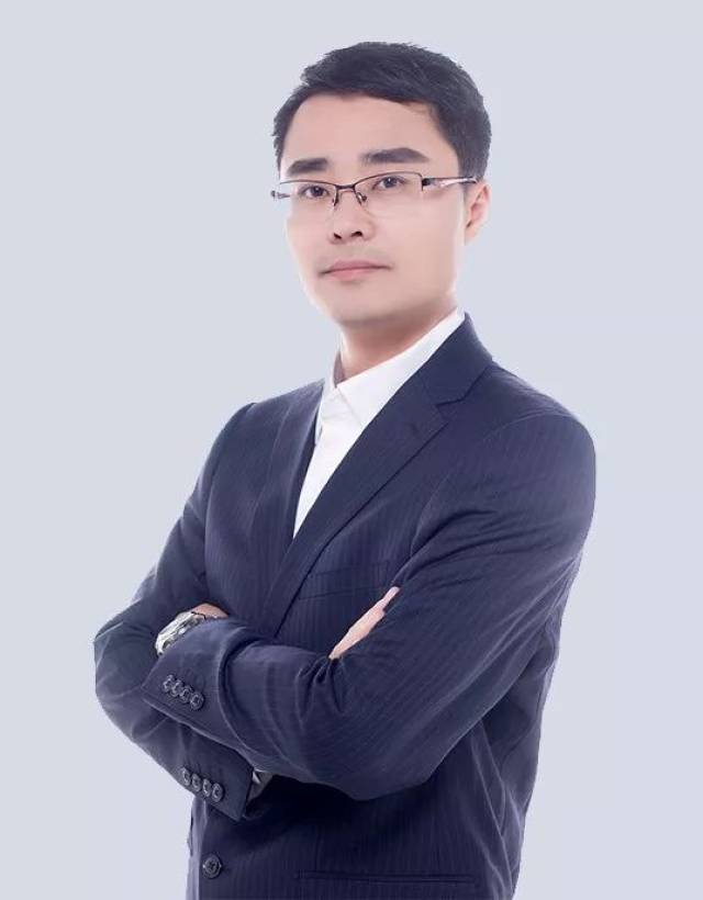 龙广律师事务所 仲伟光大律师案例一视频中,一位女士在一家饭店内