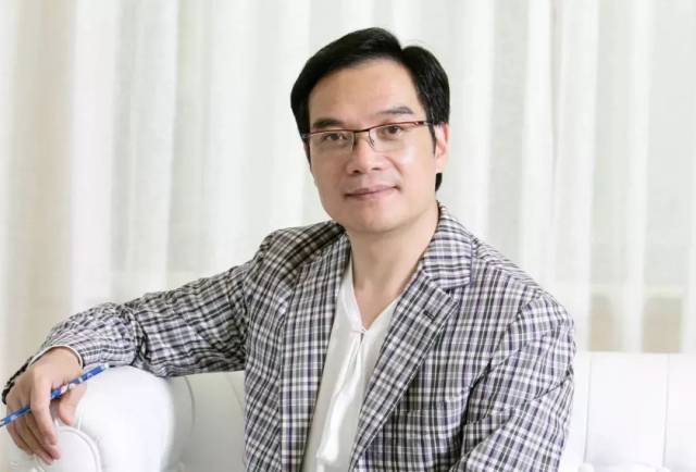 他,就是浙江红蜻蜓鞋业股份有限公司董事长兼总裁钱金波.