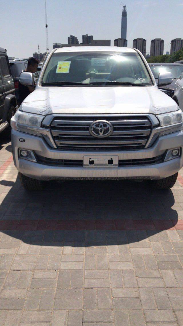 18款丰田酷路泽4000陆巡4.0车身稳定越野够味