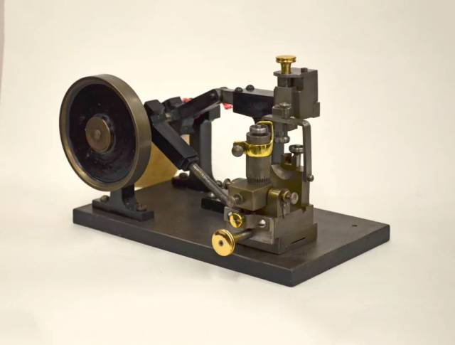 改进型钻石切割机