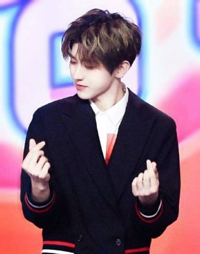 蔡徐坤花式比心合集,最后一个比心厉害了!坤坤:收到了吗?