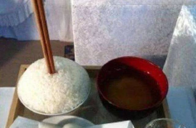 比如:头七,七月十四都有七呢个数字 食饭更加唔可以点7个菜 只有办