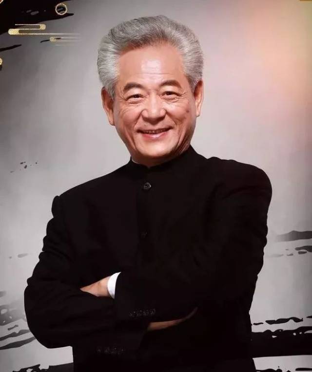 2015年荣获"全国十大朗诵艺术家"称号,曾获中国话剧金狮表演奖