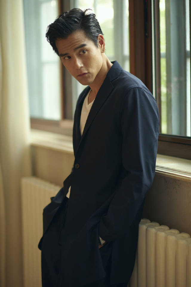 彭于晏西装革履,霸气十足,网友:气质碾压《扶摇》阮经天!