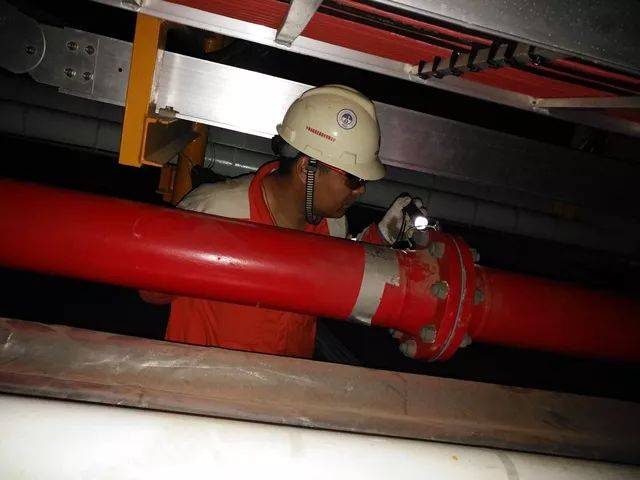 这是今天晚上第11个试压包,也是最后一个,顺利的话可以在凌晨1点左右