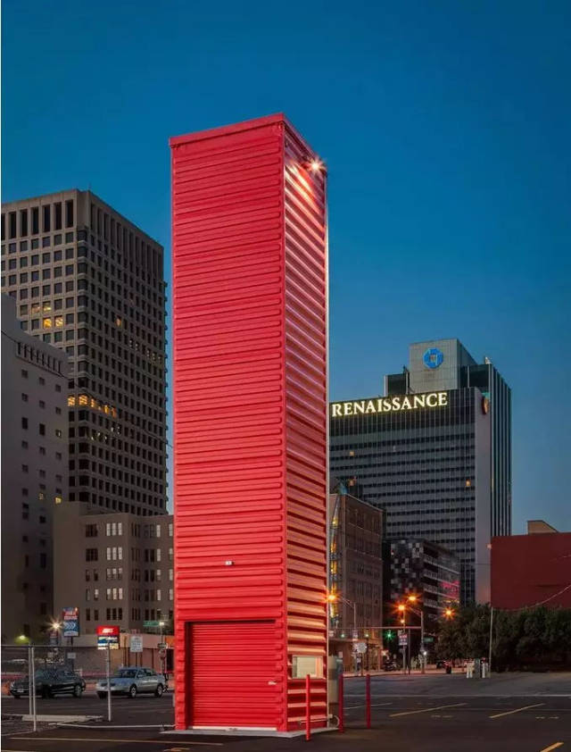 建筑设计丨这个引人注目的红色集装箱竟然是座垂直停车楼