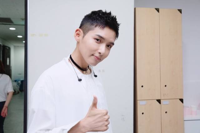 super junior 厉旭,给elf的花礼物退伍fm现场公开!