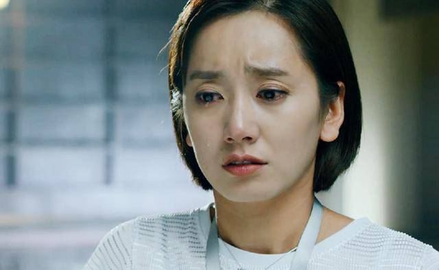 父亲去世,把拆迁款全留给女儿,哥哥不服来闹,妹妹甩给他一张纸