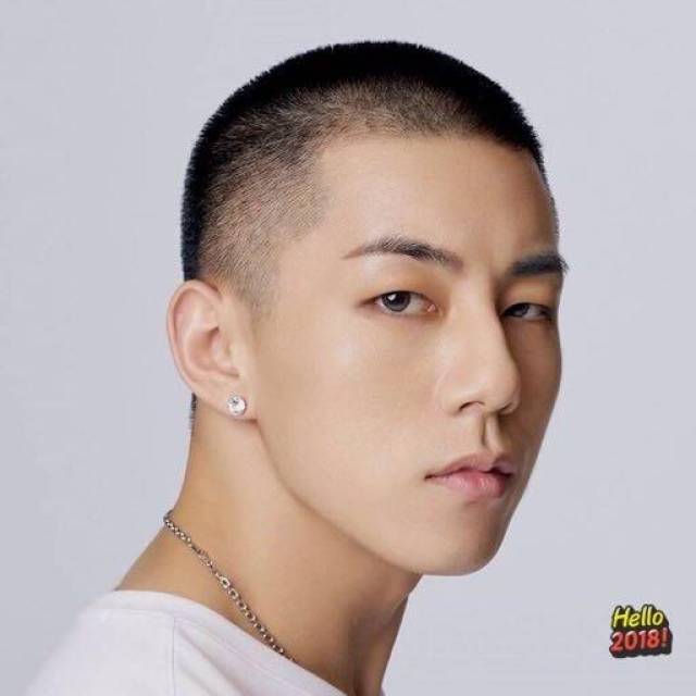 小猪王嘉尔henry蔡依林···这邪魅小哥拥有的才是真正的明星朋友圈