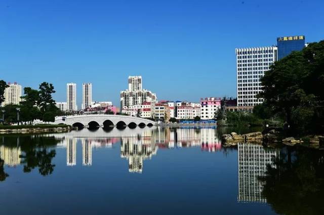 炎炎夏日快到昭通来避暑吧!这里有凉风美景和7个大公园在等你哦