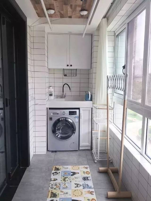 小阳台变身洗衣房把洗衣机和洗手台这样设计效果杠杠滴