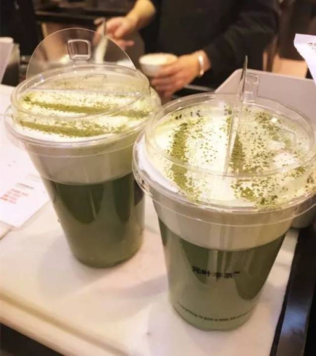 芝士福满宇治抹茶无论是喜不喜欢抹茶的人都会点,厚厚的奶盖,每一口都