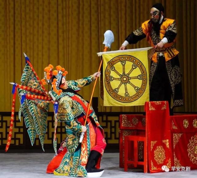 京剧舞台上的桌椅代表什么