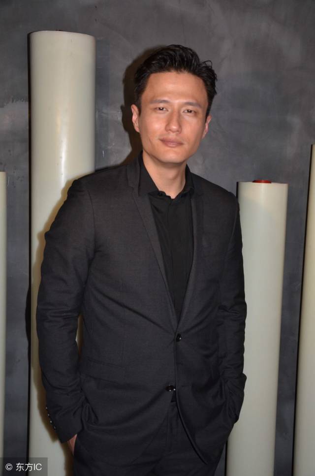 尹子维饰演的杜文是信息系统首席总监,级别与杨采妮的一样,同样是"总