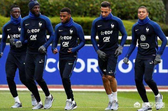 加上黑人有运动天赋,这便是我们在法国足球队里,能看到这么多黑人运动