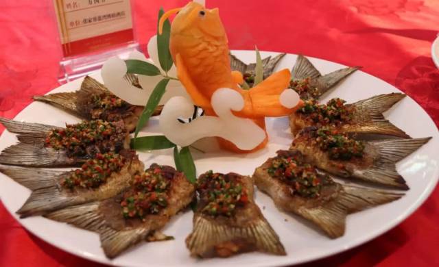 张家界湘府鱼庄"百鱼宴"人气爆棚!