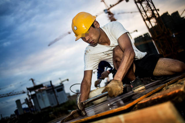 农民工父母从餐费里省钱给孩子报培训班:不能让孩子输在起跑线上