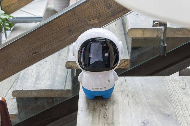 王子小帅机器人-探索者1号极致体验