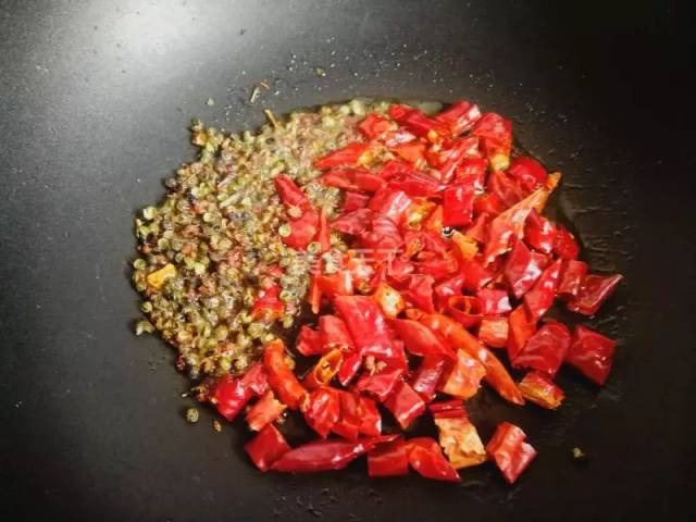 辣椒与麻椒的最佳比例,麻辣味的最佳比例,香辣料麻椒辣椒比例_大山谷图库