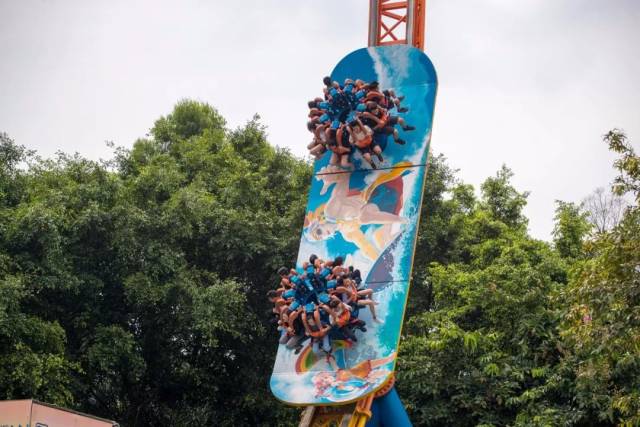 陪你浪翻天 在夏侯惇pick的领地u型滑板中已精心设计涂装成为夏侯惇