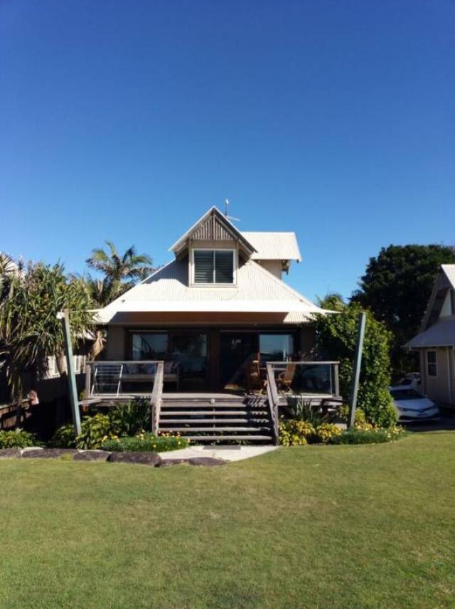 澳洲海边独栋别墅,室内全刷大白墙照样很豪华,超大露台太漂亮了