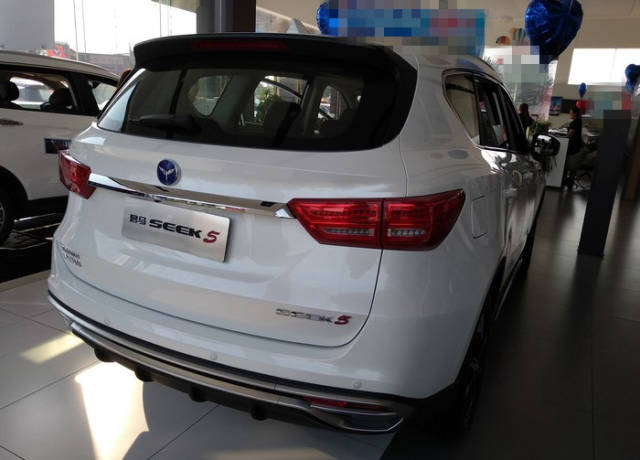 全国首辆众泰君马seek5实车到店比瑞虎8还大扬言吊打宝马x3