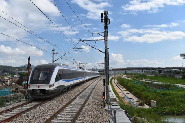 温州市域铁路s1线首次顺利完成"热滑"试验