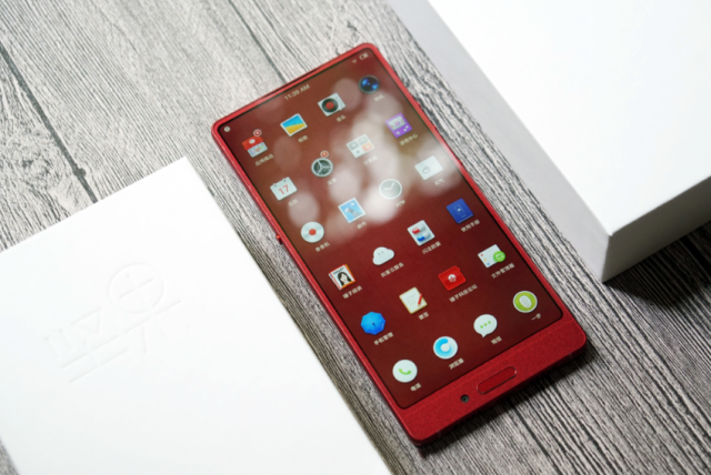 这段时间罗永浩的心情估计不怎么得劲,坚果r1各种问题频出,坚果tnt