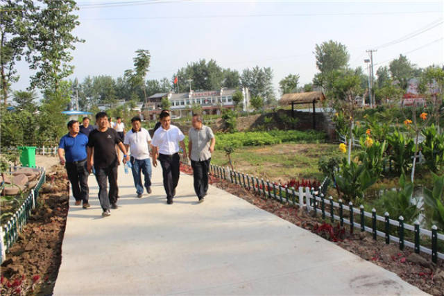 安徽太和县关集镇组织镇村干部外出参观学习