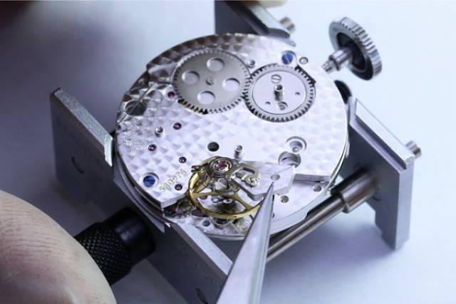 沛纳海luminor系列手表维修保养作业